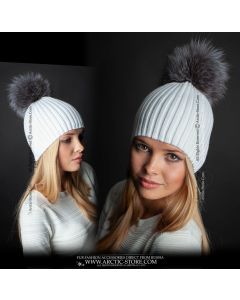 Beanie - Grey fox pom